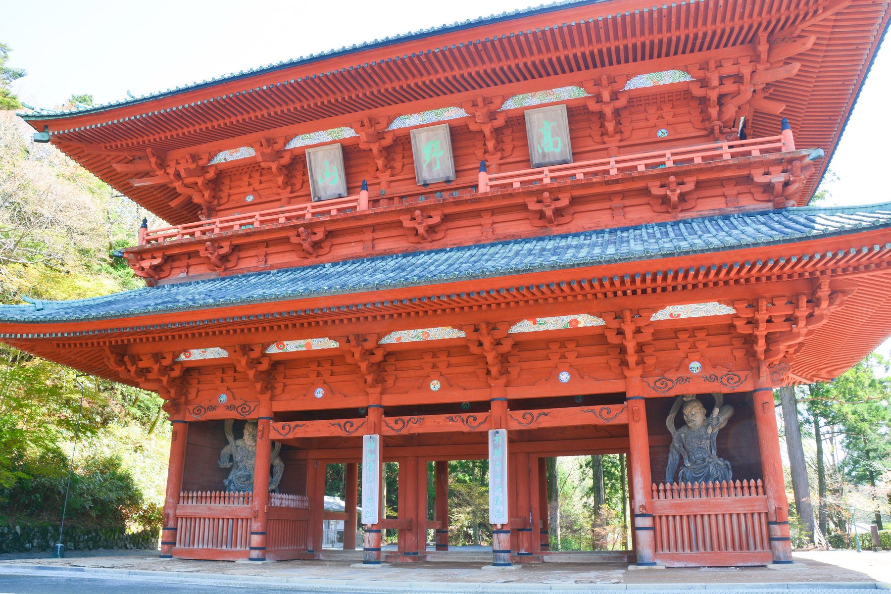 The Daimon gate at the entrance to Koyasan